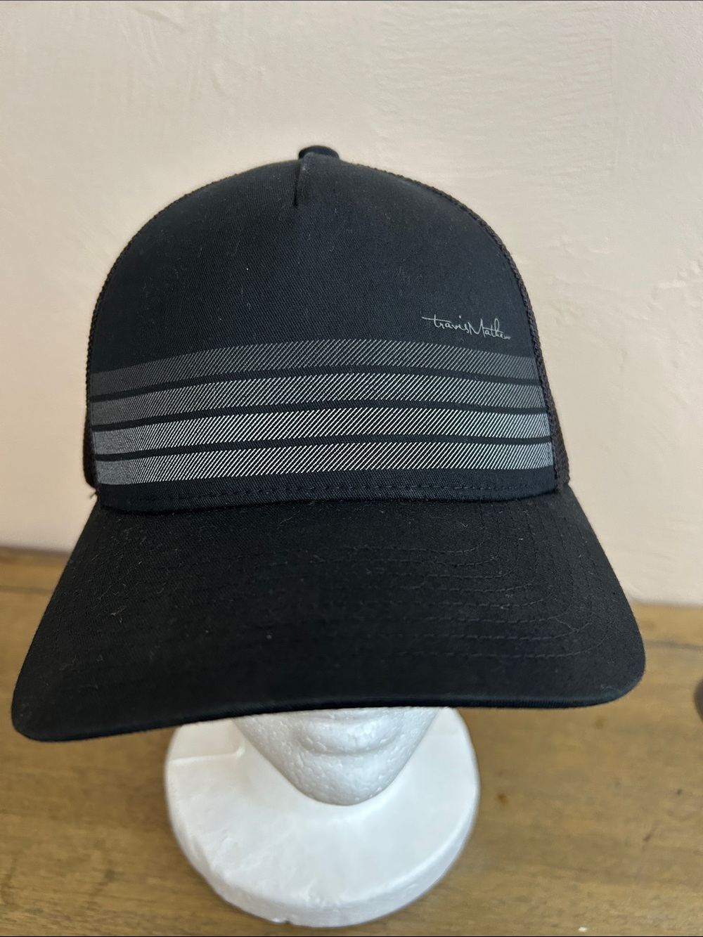 Travis Mathew Black-Gray Flex Fit Men’s Trucker Hat. Size L-XL.